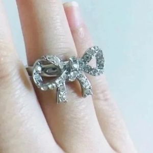 Bow Ring Silver Colored Size 6 Good Condition